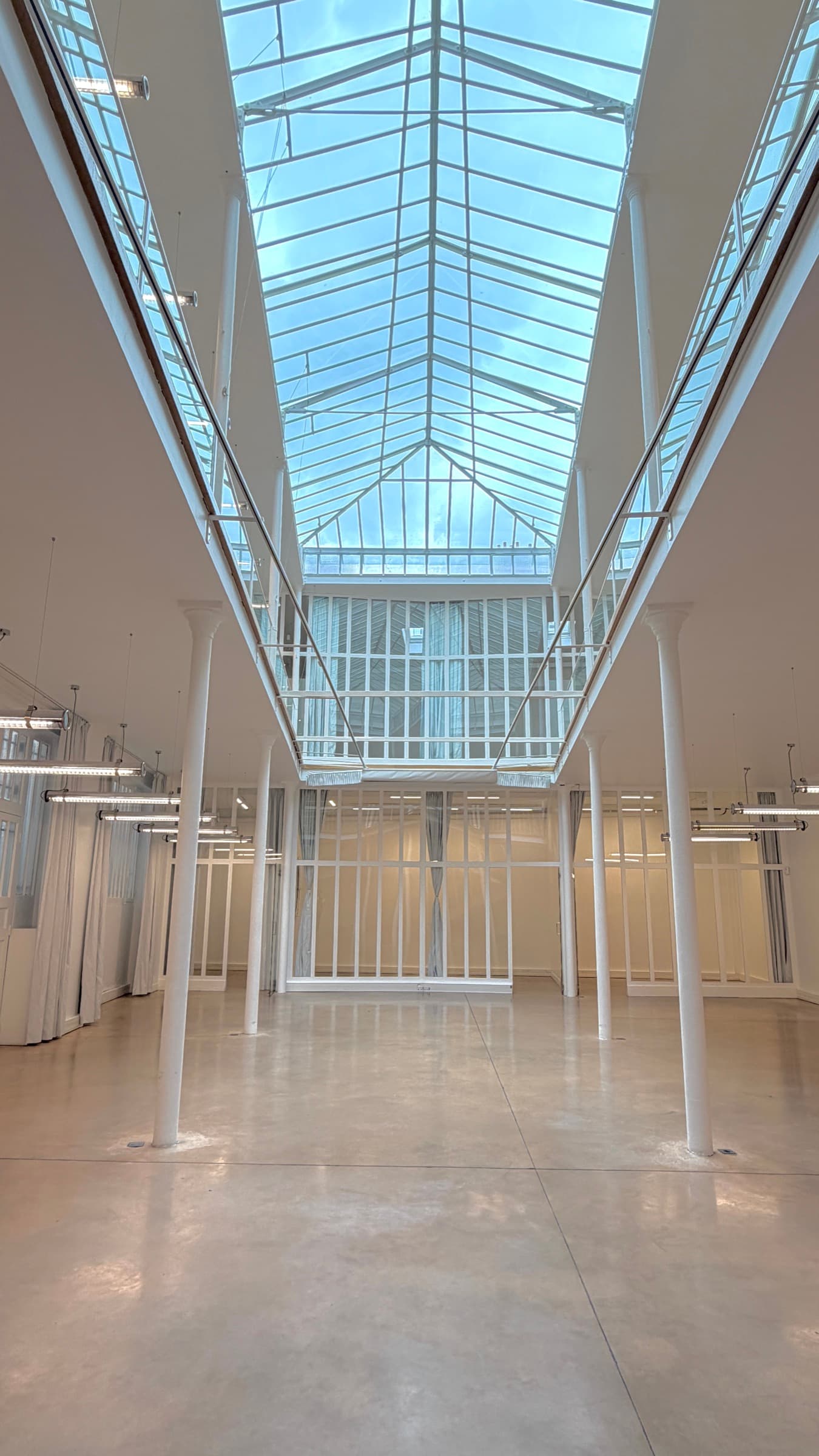 Verrière zénithale du Loft République pour lancement produit à Paris